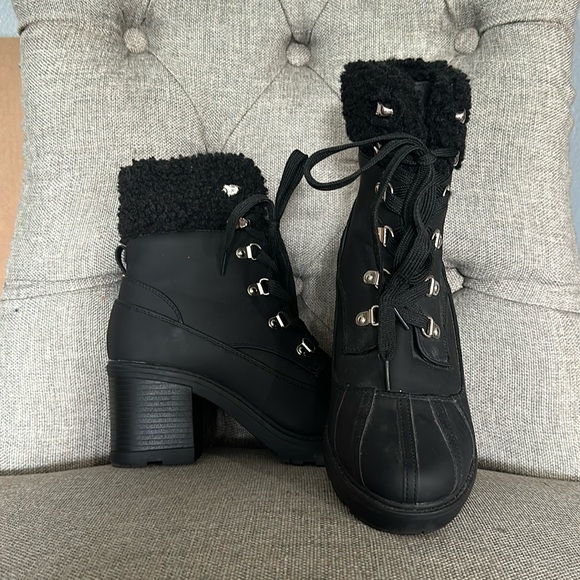 Just Fab lace up boots with Sherpa top worn once size 7.5 - Picture 1 of 3